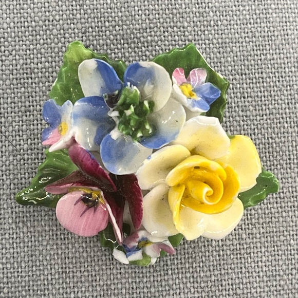 Vintage Coalbrook China floral Brooches made in England - Picture 5 of 9